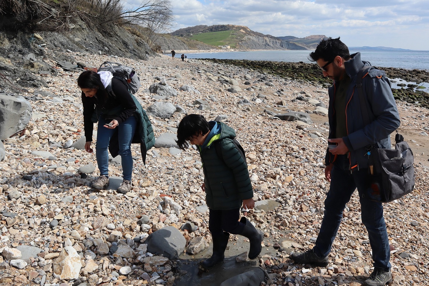 sid and family looking for fossils